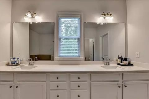 Bath - 3356 Fall Branch Ln, Buford, GA 30519 photo 4 of 6