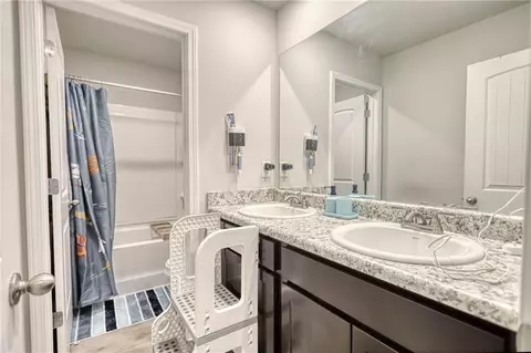 Bath - 95 Bridgemill Dr, Covington, GA 30014 photo 2 of 3