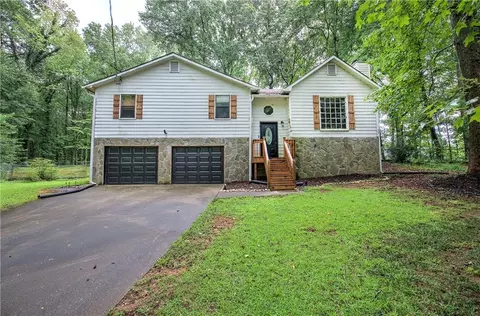 202 Blackhawk Trl, Dallas, GA 30157