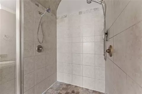 Bath - 872 Patthview Ct, Dacula, GA 30019 photo 4 of 9