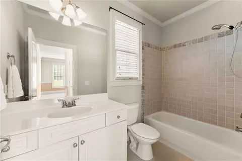 Bath - 872 Patthview Ct, Dacula, GA 30019 photo 2 of 9