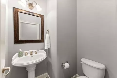 Bath - 872 Patthview Ct, Dacula, GA 30019 photo 3 of 9