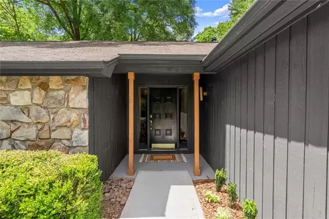 20 Sweetwood Ct, Roswell, GA 30076