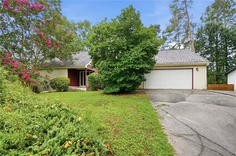 1384 Huntsmen Gln, Riverdale, GA 30296
