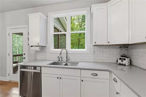 Kitchen - 120 Longleaf Dr, Canton, GA 30114 photo 4 of 5