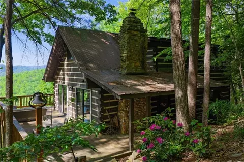 1049 Rockwater Rd, Ellijay, GA 30536