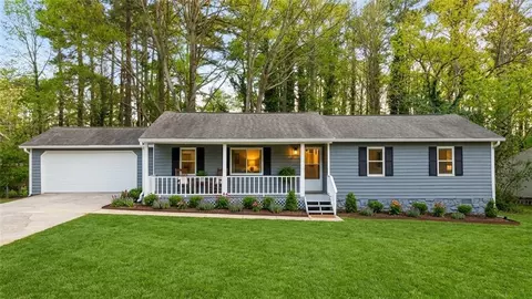 1118 Blazing Rdg, Lawrenceville, GA 30046