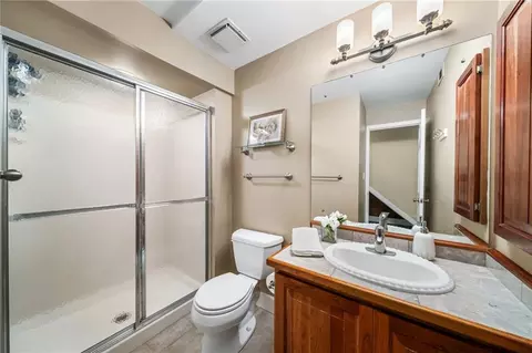 Bath - 910 Freemanwood Ln, Milton, GA 30004 photo 3 of 3