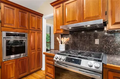 Kitchen - 910 Freemanwood Ln, Milton, GA 30004 photo 5 of 5