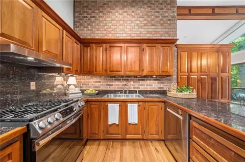 Kitchen - 910 Freemanwood Ln, Milton, GA 30004 photo 3 of 5