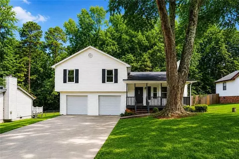 1731 Rose Garden Ln, Loganville, GA 30052