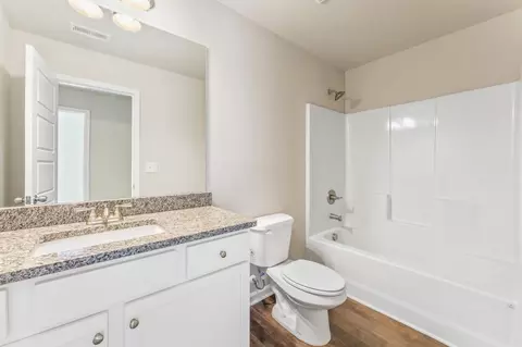 Bath - 200 Ruby Robin Rd, Jefferson, GA 30549 photo 2 of 2