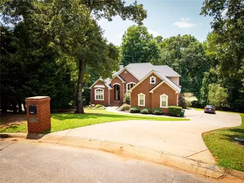 Exterior - 12426 Edgewater Dr, Hampton, GA 30228 photo 2 of 11