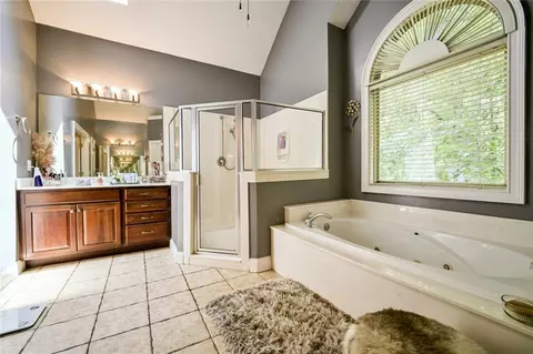 Bath - 12426 Edgewater Dr, Hampton, GA 30228 photo 2 of 9