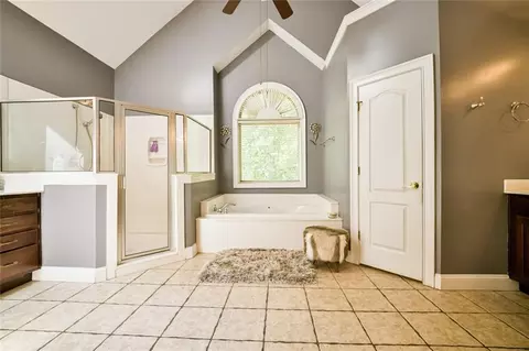 Bath - 12426 Edgewater Dr, Hampton, GA 30228 photo 1 of 9