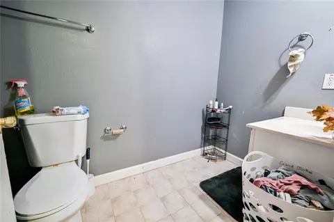 Bath - 12426 Edgewater Dr, Hampton, GA 30228 photo 4 of 9