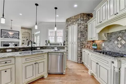 Kitchen - 3487 Binghurst Rd, Suwanee, GA 30024 photo 8 of 12