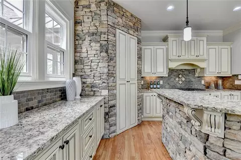 Kitchen - 3487 Binghurst Rd, Suwanee, GA 30024 photo 4 of 12
