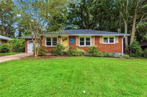 2670 Woodridge Dr, Decatur, GA 30033