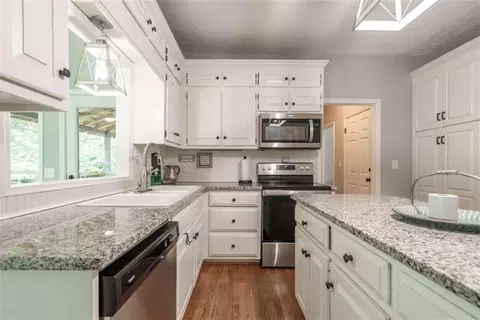 Kitchen - 2811 Ike Stone Rd, Monroe, GA 30656 photo 3 of 4