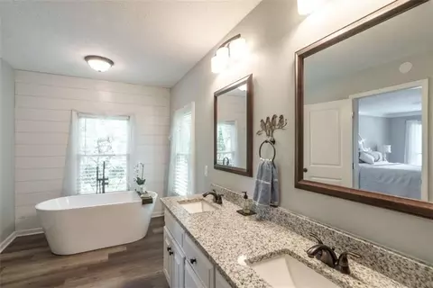 Bath - 2811 Ike Stone Rd, Monroe, GA 30656 photo 2 of 13