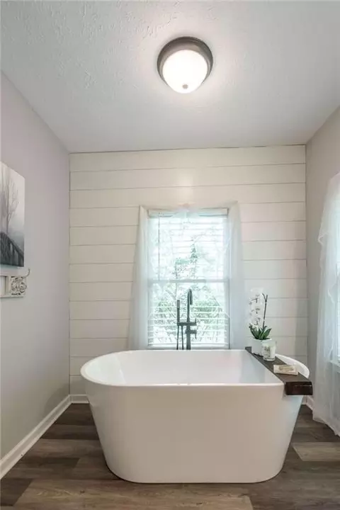 Bath - 2811 Ike Stone Rd, Monroe, GA 30656 photo 3 of 13