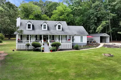 425 Greenleaf Dr, Lavonia, GA 30553