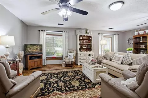 Living - 235 Roberts Rd, Covington, GA 30016 photo 7 of 9