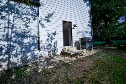 Exterior - 3053 Brook Ln, Rex, GA 30273 photo 3 of 7