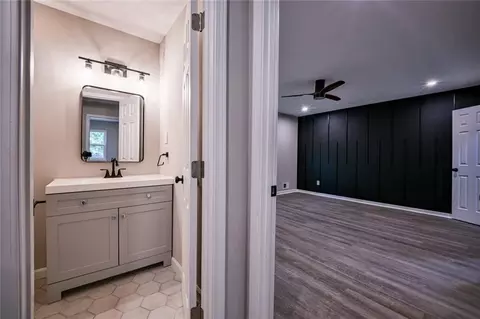 Entry Way - 3053 Brook Ln, Rex, GA 30273 photo 4 of 7