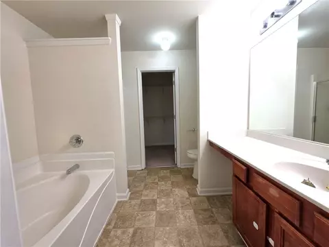 Bath - 1908 Dilcrest Dr, Duluth, GA 30096 photo 3 of 5