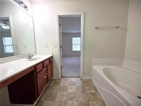 Bath - 1908 Dilcrest Dr, Duluth, GA 30096 photo 2 of 5