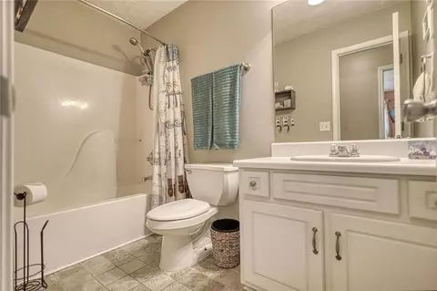 Bath - 528 Ansley Forest Dr, Monroe, GA 30655 photo 3 of 3