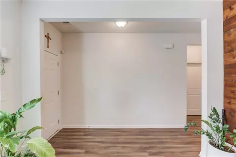 Entry Way - 106 Apalachee Dr, Bethlehem, GA 30620 photo 3 of 5