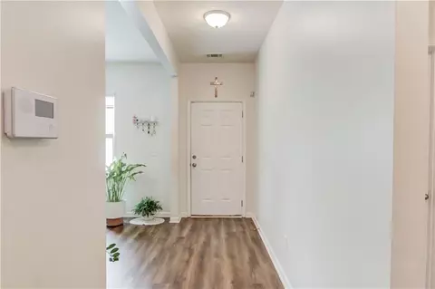 Entry Way - 106 Apalachee Dr, Bethlehem, GA 30620 photo 2 of 5