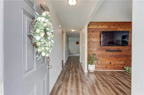 Entry Way - 106 Apalachee Dr, Bethlehem, GA 30620 photo 1 of 5