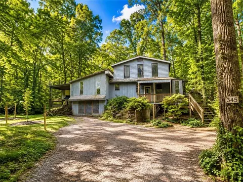 345 Banner Cir, Ellijay, GA 30540