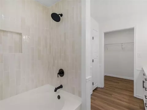 Bath - 976 Hampton Locust Grove Rd, Hampton, GA 30228 photo 2 of 4