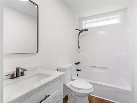 Bath - 976 Hampton Locust Grove Rd, Hampton, GA 30228 photo 1 of 4