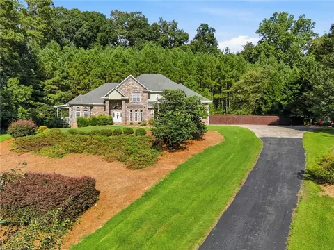 Exterior - 952 Thomas Rd, Canton, GA 30115 photo 3 of 26
