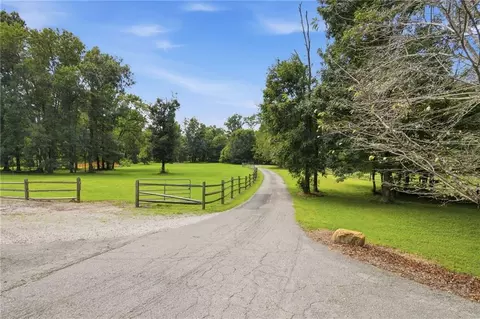 Exterior - 952 Thomas Rd, Canton, GA 30115 photo 23 of 26