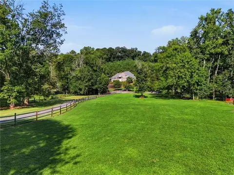 Exterior - 952 Thomas Rd, Canton, GA 30115 photo 5 of 26