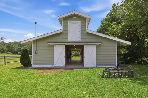 Exterior - 952 Thomas Rd, Canton, GA 30115 photo 18 of 26