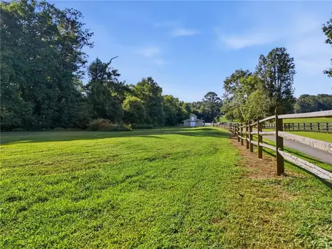 Exterior - 952 Thomas Rd, Canton, GA 30115 photo 24 of 26