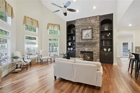 Living - 952 Thomas Rd, Canton, GA 30115 photo 5 of 8