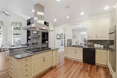 Kitchen - 952 Thomas Rd, Canton, GA 30115 photo 4 of 5