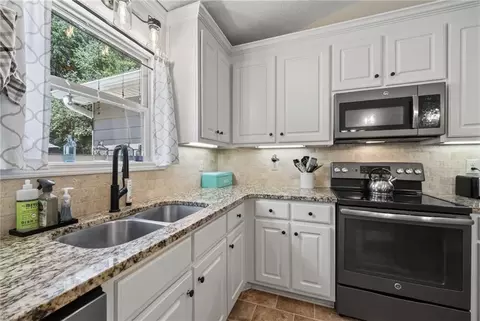 Kitchen - 2301 Matt Michell Ln, Monroe, GA 30655 photo 4 of 4