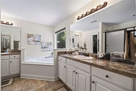 Bath - 2301 Matt Michell Ln, Monroe, GA 30655 photo 6 of 7