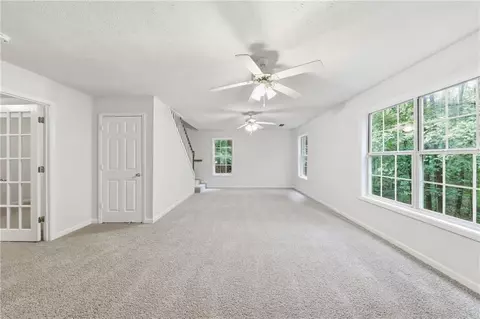 Living - 208 Foxdale Ct, Lagrange, GA 30240 photo 6 of 7