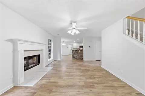 Living - 208 Foxdale Ct, Lagrange, GA 30240 photo 3 of 7